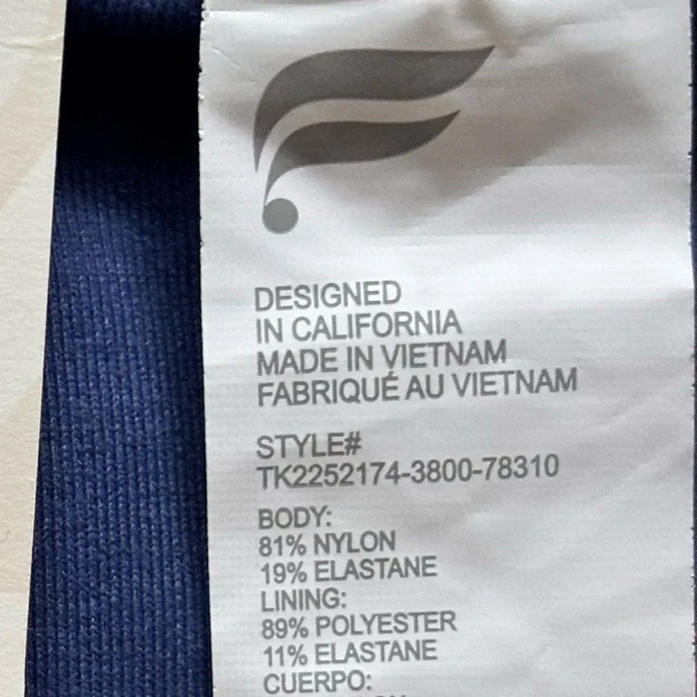 FABLETICS Mini Catalina Medium Impact Sports Bra--XL (girls 14/16)